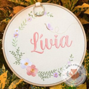 Porta Maternidade Bordado Floral com Borboleta