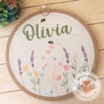 Enfeite Porta Maternidade Bordado Jardim Menina Olivia
